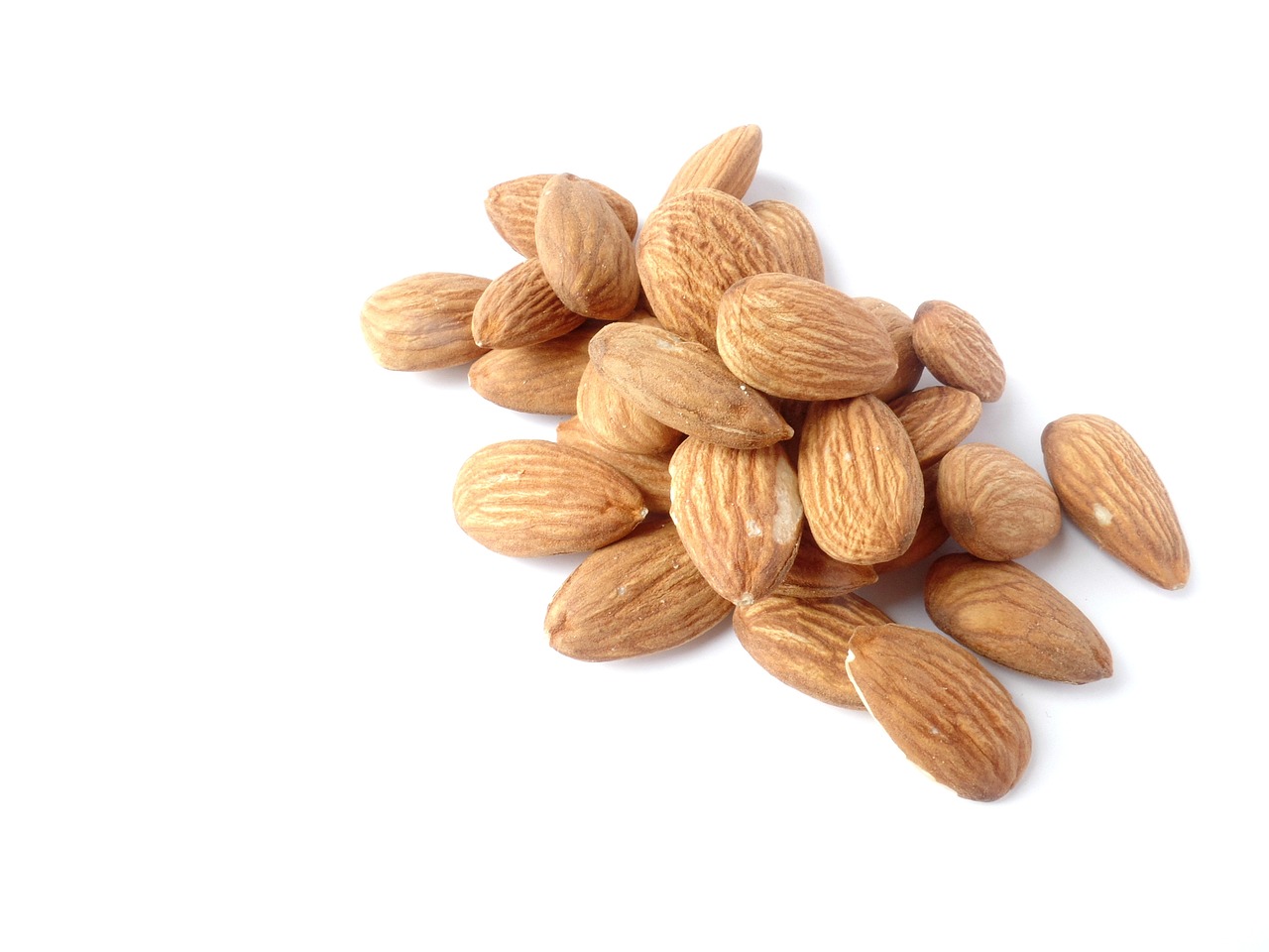 almonds, nuts, yummy-1567358.jpg